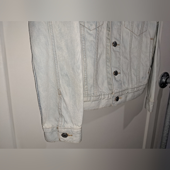 Floral embroidered levis denim jacket - Picture 3 of 12